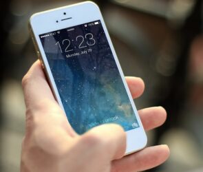 iPhone'ları full şarj etmek batarya ömrünü düşürüyor