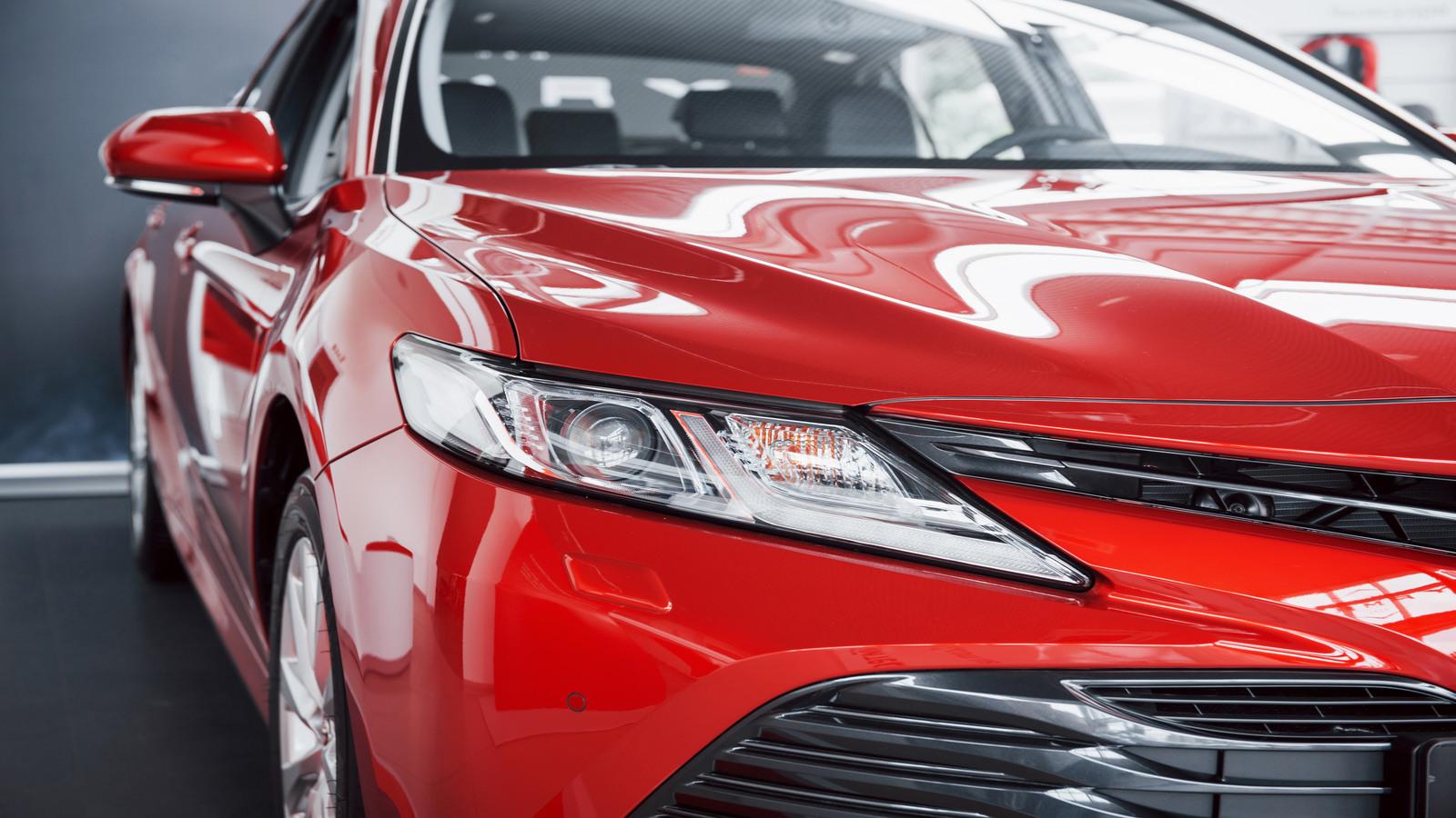 Toyota, yangın riskine karşı 2 milyon aracı geri çağırıyor