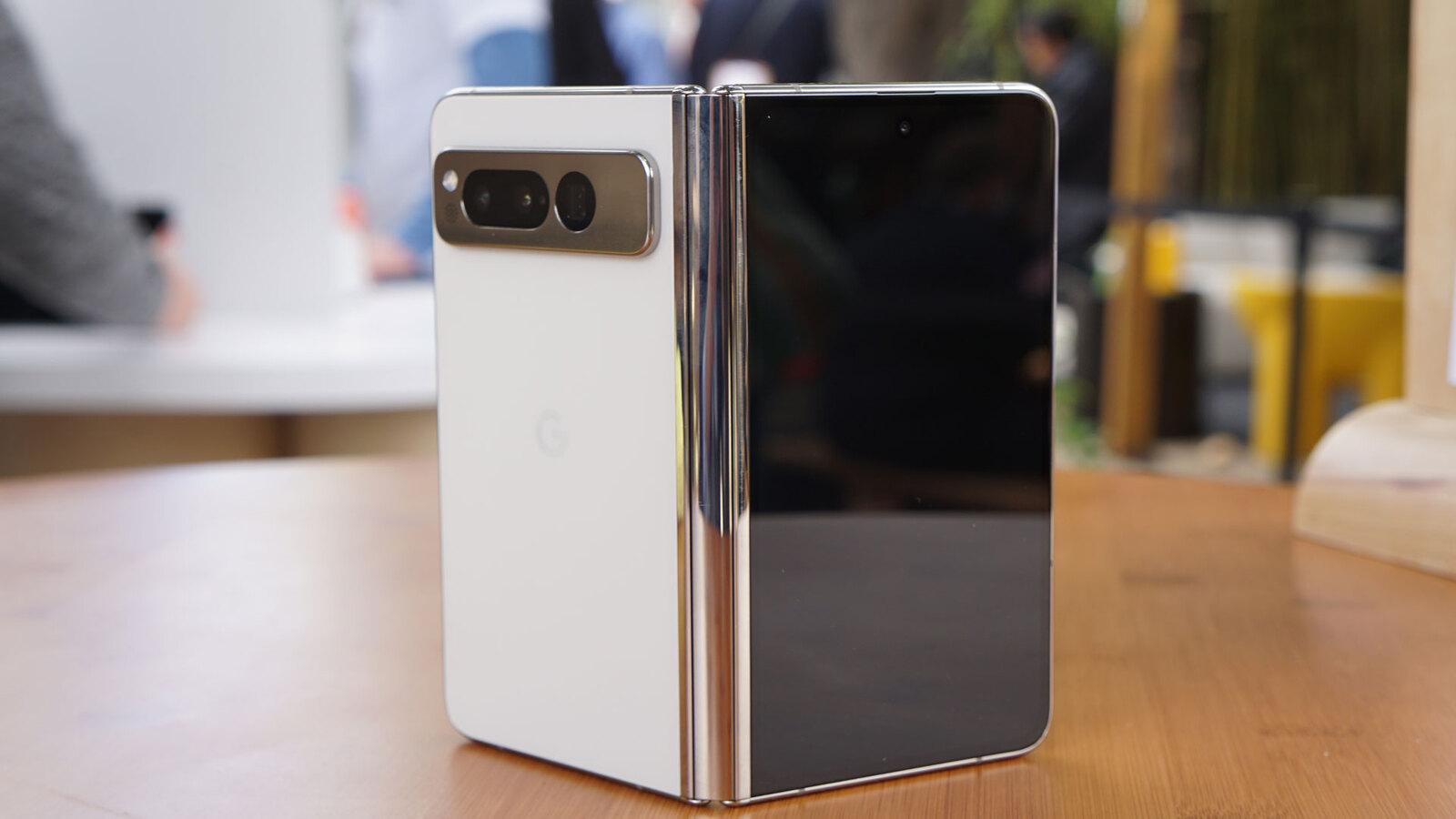 Google'ın yeni katlanabilir telefonu 2 7.9-inçlik Geniş bir İç Ekran ile Çıkacak!