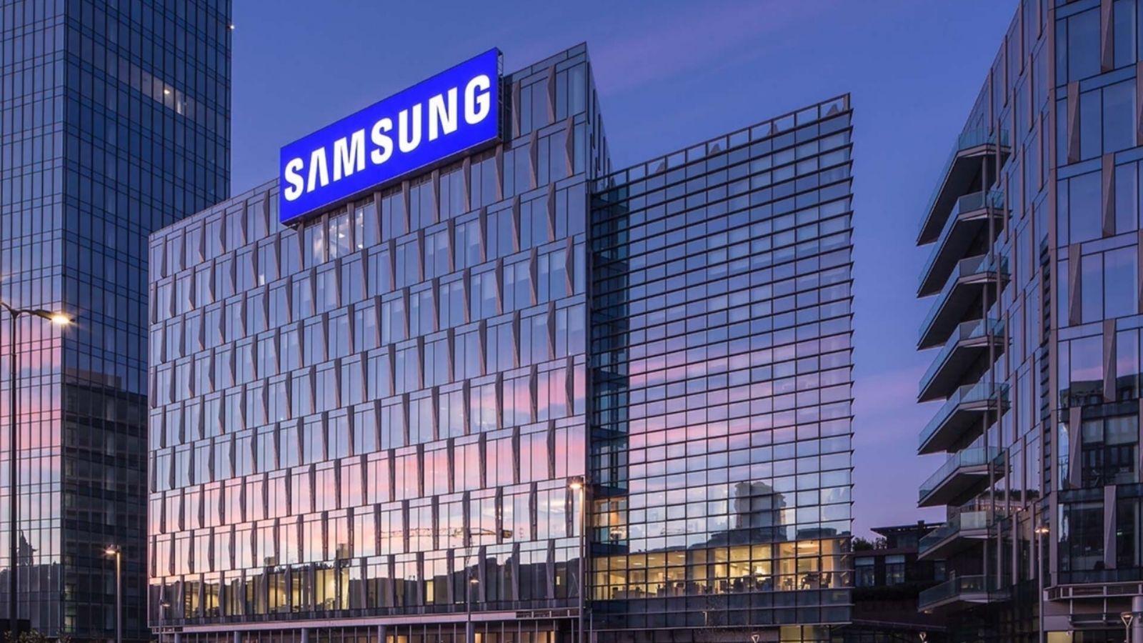 Güney Kore menşeili teknoloji devi Samsung, şu an çok sayıda yeni ürün geliştirmekte, yeni bir sızıntı bilgiye göre yüksek ihtimalle hepsini gözler önüne serdi.