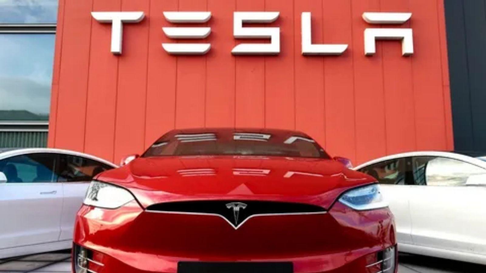 Elektrikli otomobil sektörünün en büyük isimlerinden olan Tesla, çıkan bazı iddialara göre büyük bir işten çıkarma yapabilir.