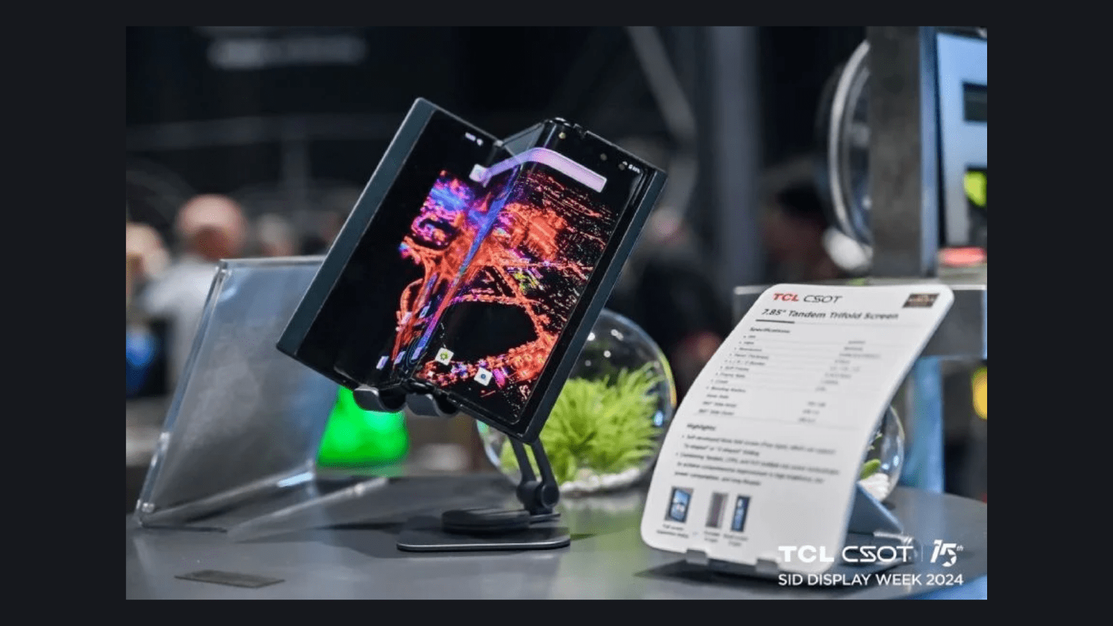 TCL İşlevsel Üç Kez Katlanabilir Telefonun Özellikleri