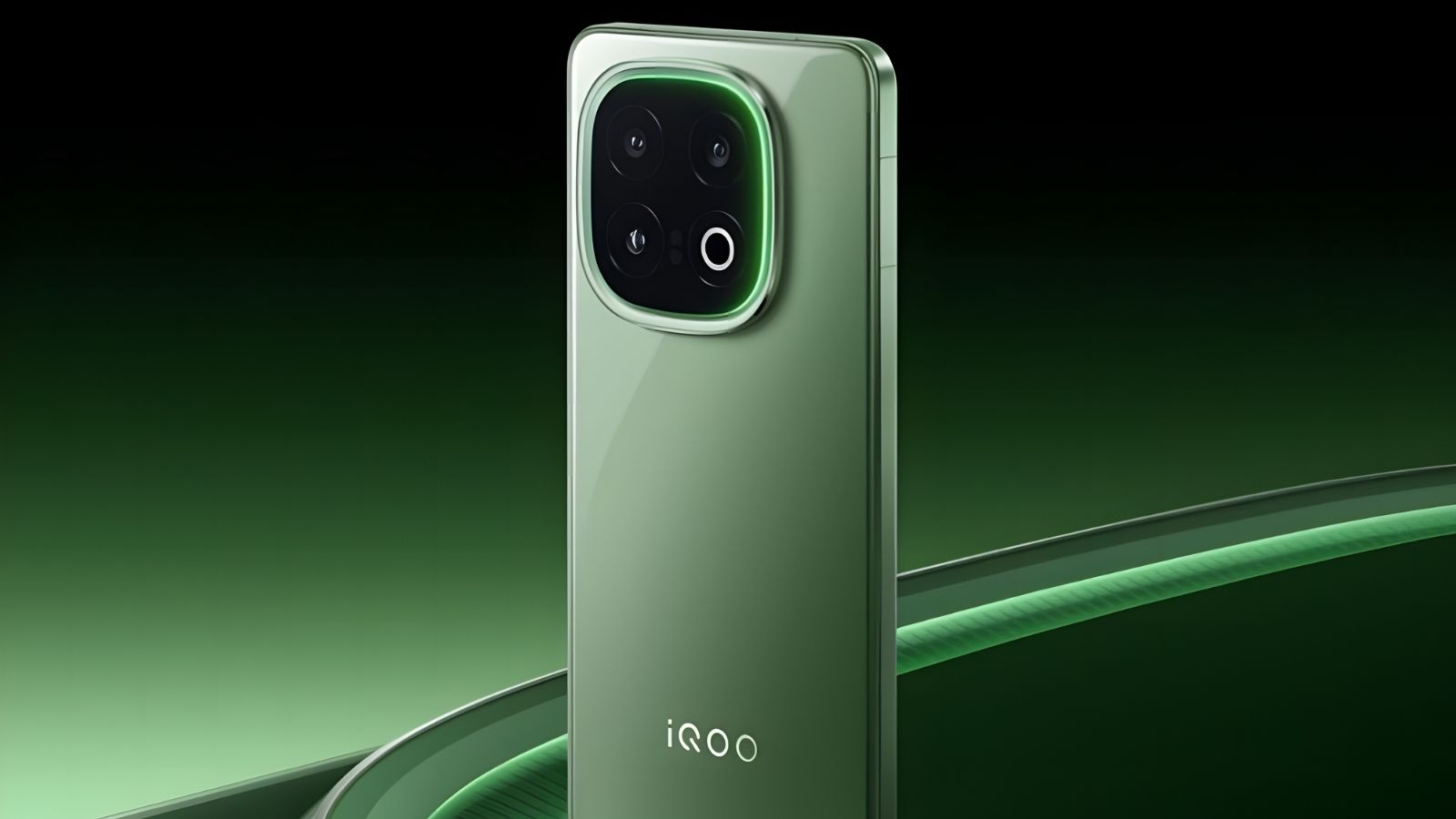 iQOO 15 Mini Snapdragon 8 Elite 2 ile Geliyor 2 iQOO 15 Mini