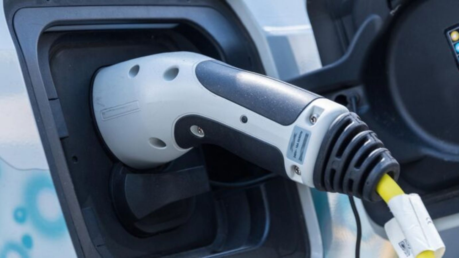 Hibrit Araçların Gerçek Emisyonu Resmî Rakamları Aşıyor