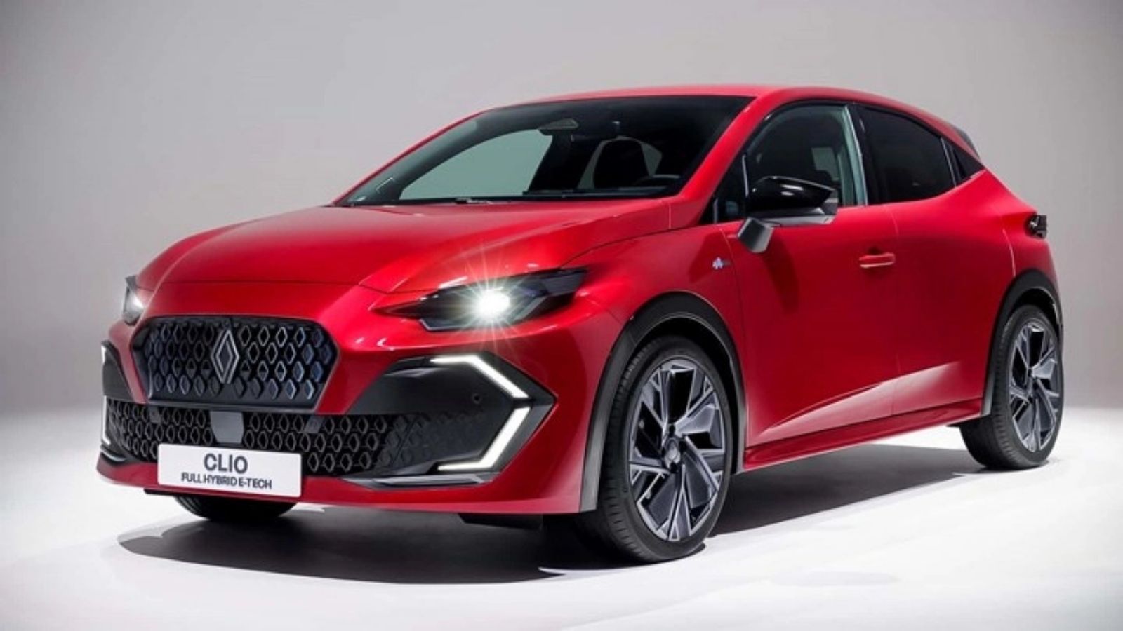 Yeni Renault Clio Tanıtıldı: Yenilenen Tasarım ve Özellikler