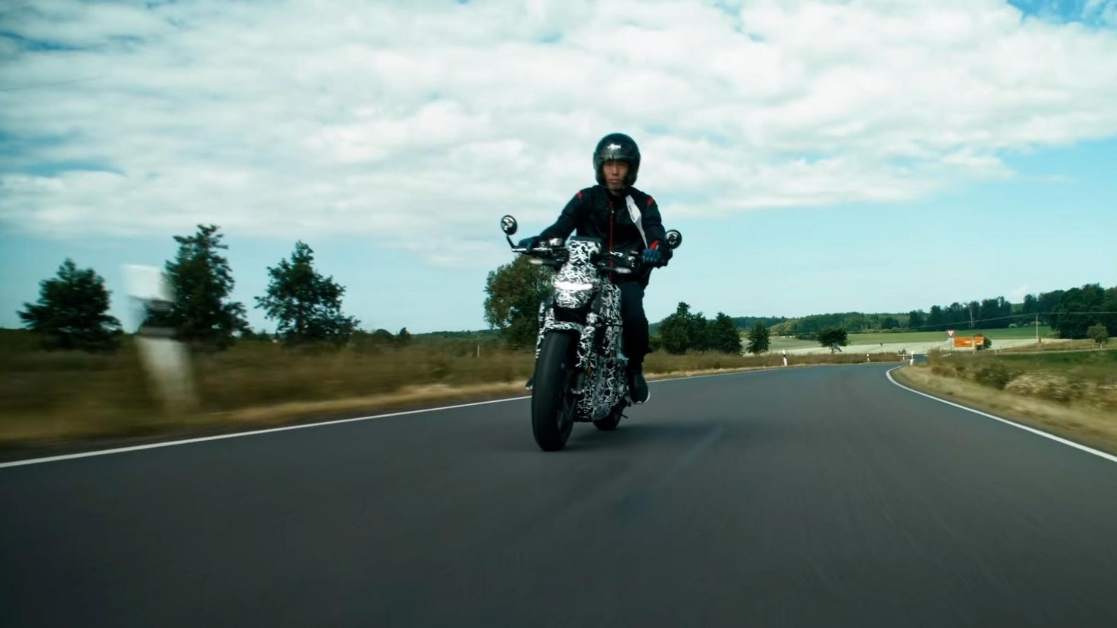 Honda’dan Naked Tarzı Elektrikli Motosiklet