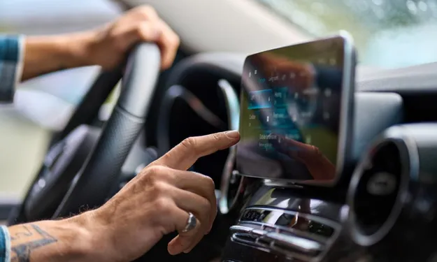 Araç İçi Multimedya Ekranları ve Telefon Tutucuları Yasaklanıyor mu? İddialara Açıklık Geldi