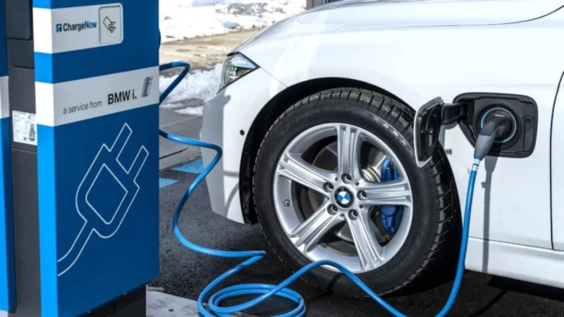 BMW'den Yangın Riski Uyarısı! 3 Araç Sahiplerini Ne Gibi Şeyler Bekliyor?