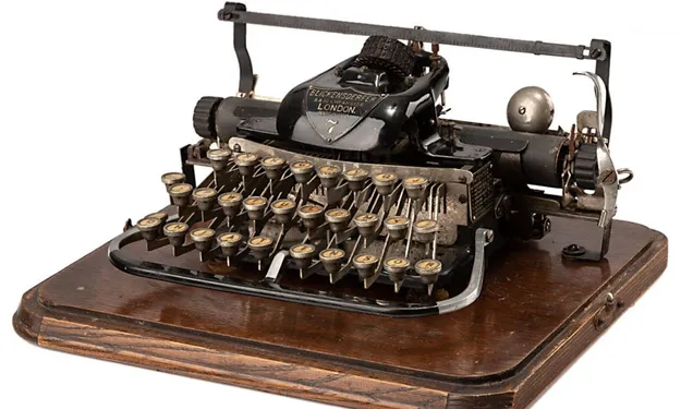 150 Yıldır QWERTY Klavye Neden Hâlâ Standart? 2 Daktilo