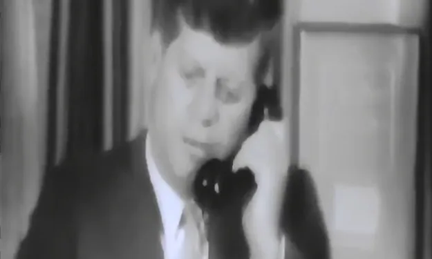 Modern İletişimin Doğuşunun 63. Yıldönümü 4 Kennedy ile Nijerya Başbakanı ilk Uydu Üzerinden Görüşme