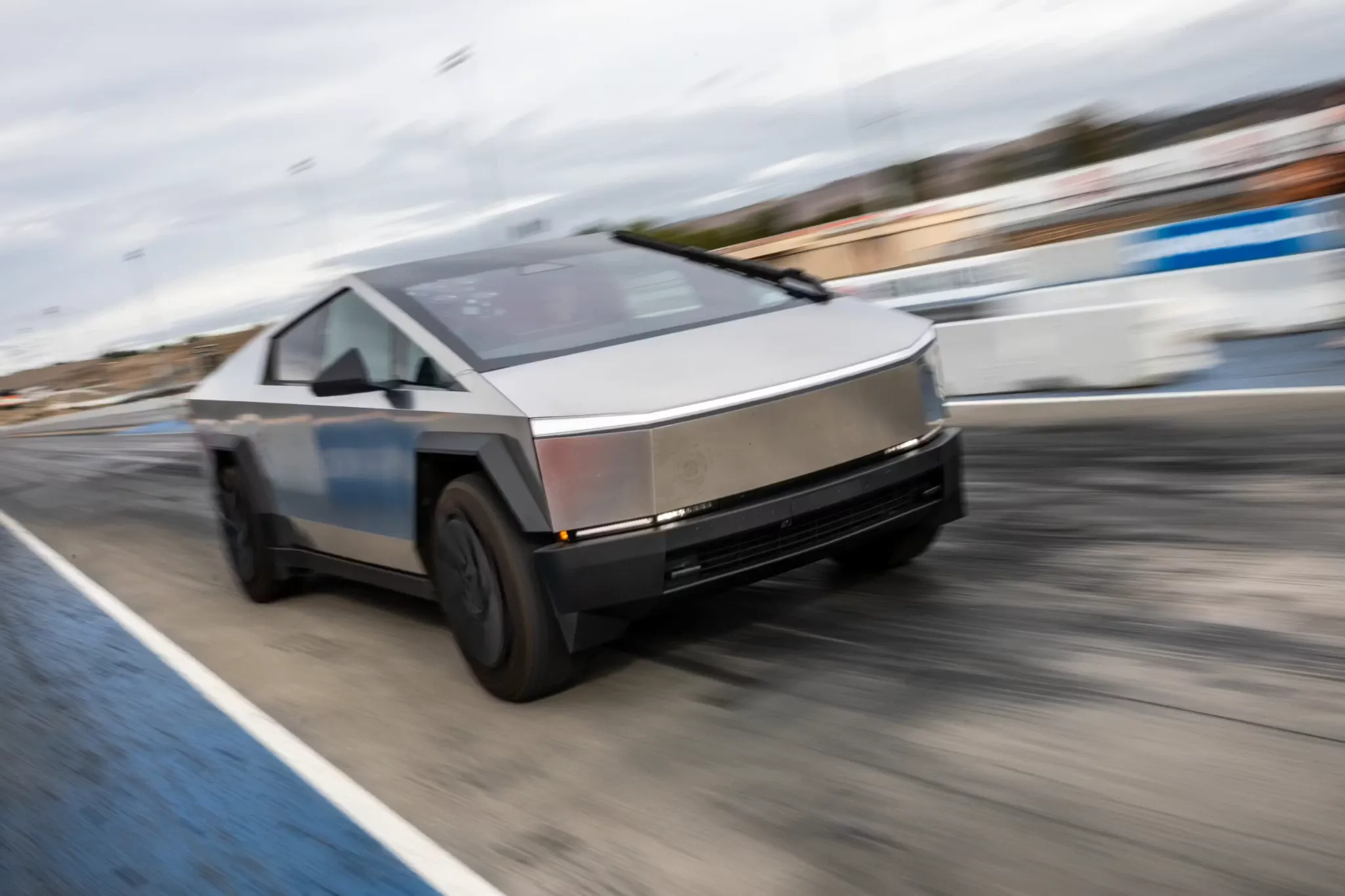 Tesla AI5 Çipi Seri Üretime Hazır 2 tesla cybertruck