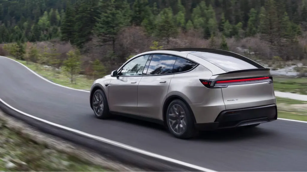 Tesla'dan 6 Koltuklu Yeni Model Y L