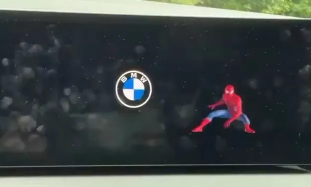 Spider-Man Reklamı BMW Araç İçi Ekranlarında 2 Bmw ana Ekranda Spider-Man