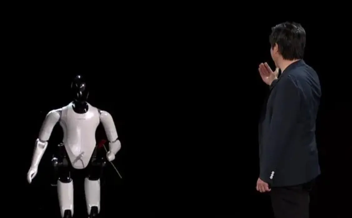 Xiaomi İnsansı Robotu CyberOne İlk Kez Sahnede 2 Xiaomi İnsansı Robotu CyberOne İlk Kez Sahnede