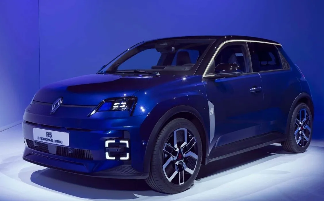 Renault 5 E-Tech elektrikli olarak yenilendi! 