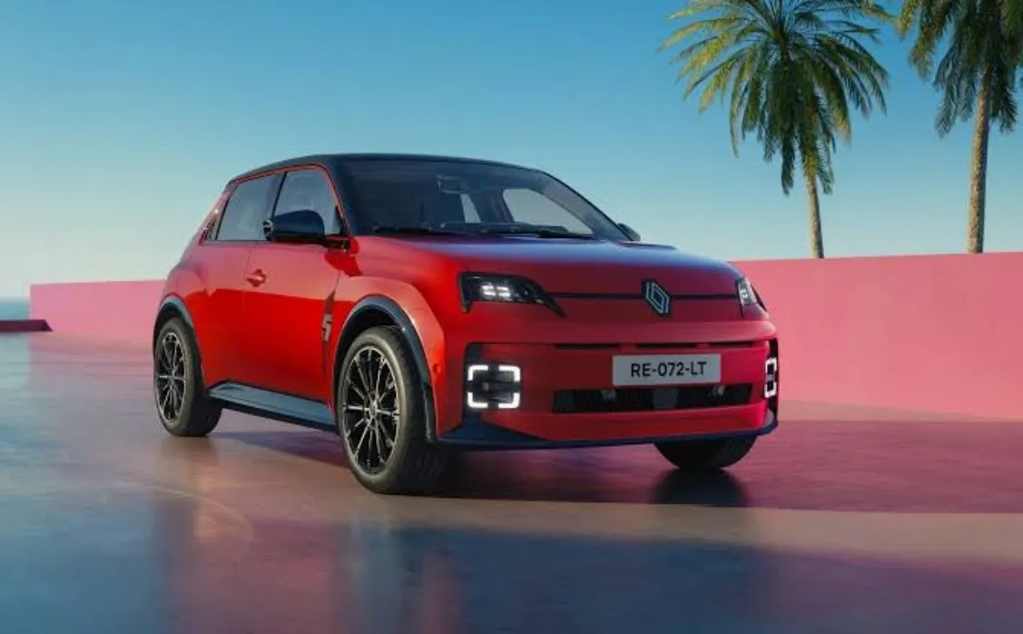 Renault 5 E-Tech elektrikli olarak yenilendi! 