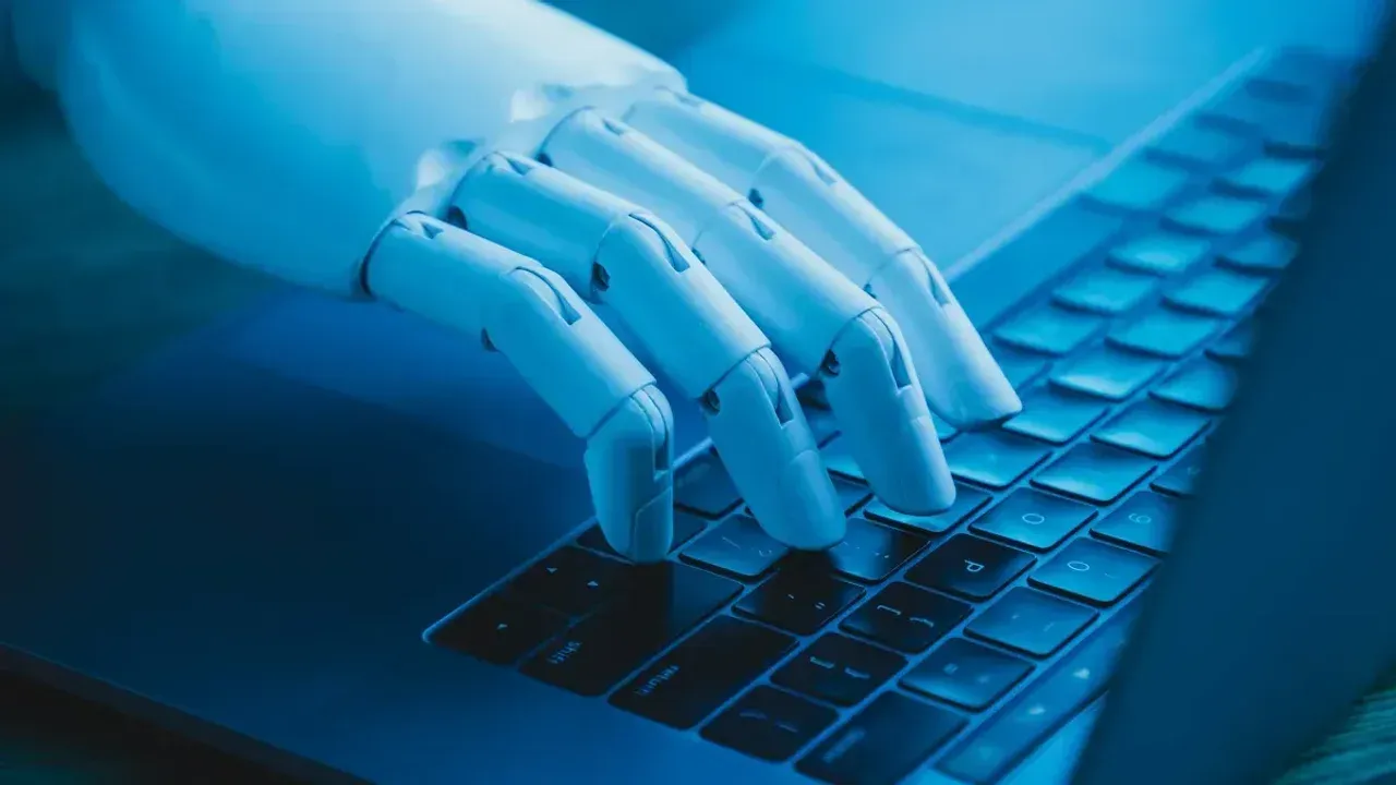 Yapay Zeka Asistanı 48 Bin Dosyayı Yanlışlıkla Sildi 2 Claude Code’un bir test ortamını temizlerken 48 bin 218 çalışma dosyasını sildiği bildirildi. Windows dizin bağlantıları üzerinden canlı projeye ulaşan işlem, yerel Git geçmişine de zarar verdi