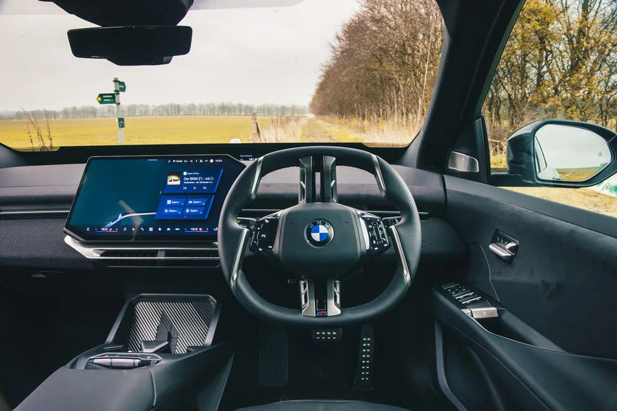 BMW Fiziksel Düğmelerden Vazgeçiyor