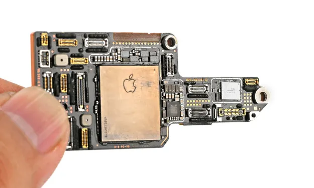 iFixit iPhone 18 Pro’yu Parçalarına Ayırdı 3 iPhone 18 Anakart