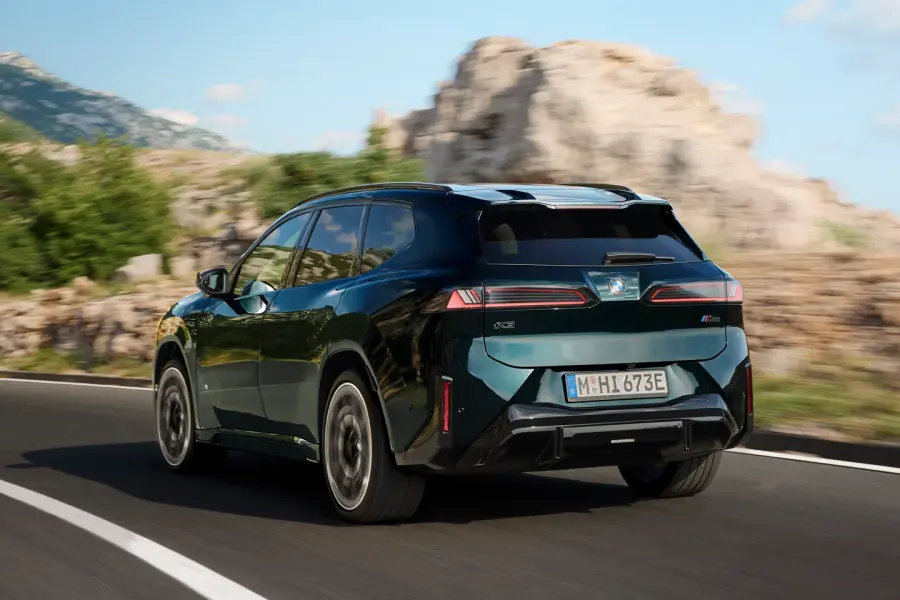 Yeni iX3 M60, 0'dan 100’e 3,9 Saniyede Çıkıyor 3 BMW iX3 M60 Arka
