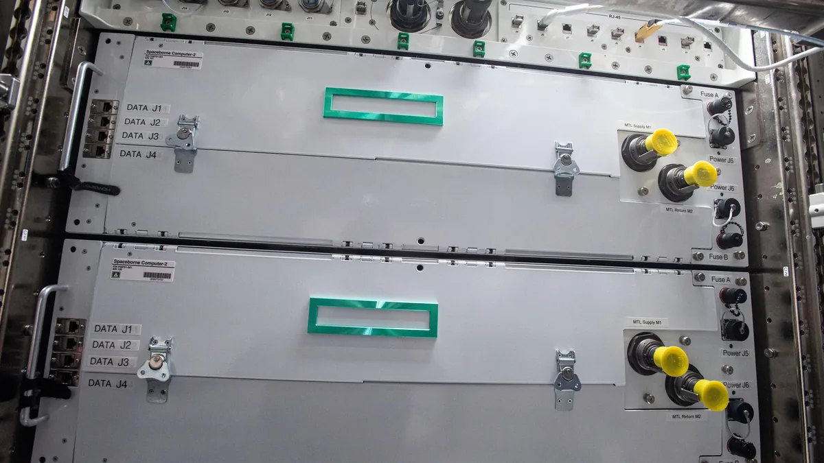 Ay'a süper bilgisayar gönderen HPE'nin Spaceborne Computer-2 sistemi