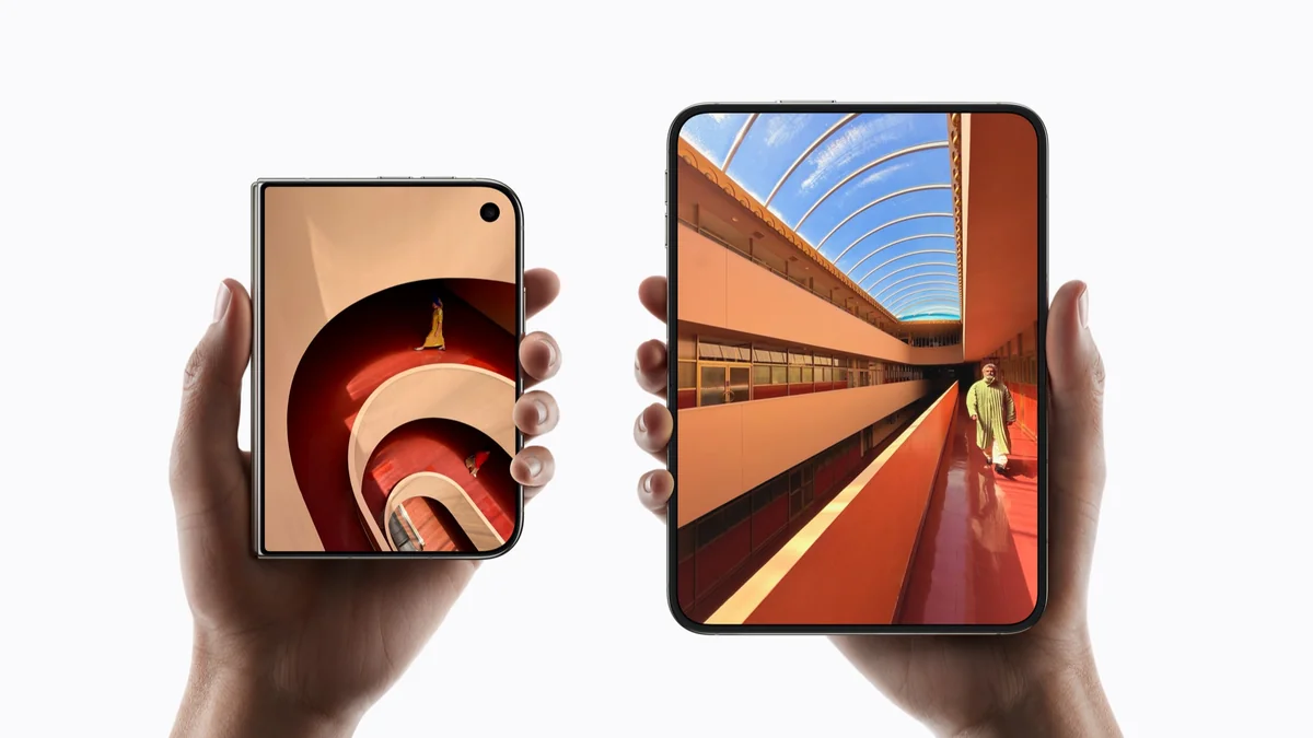 Carl Pei'den iPhone Duo'ya Sert Eleştiri: Bu Parayı Hak Etmiyor 2 iPhone Duo katlanmış ve açılmış ekran boyutları