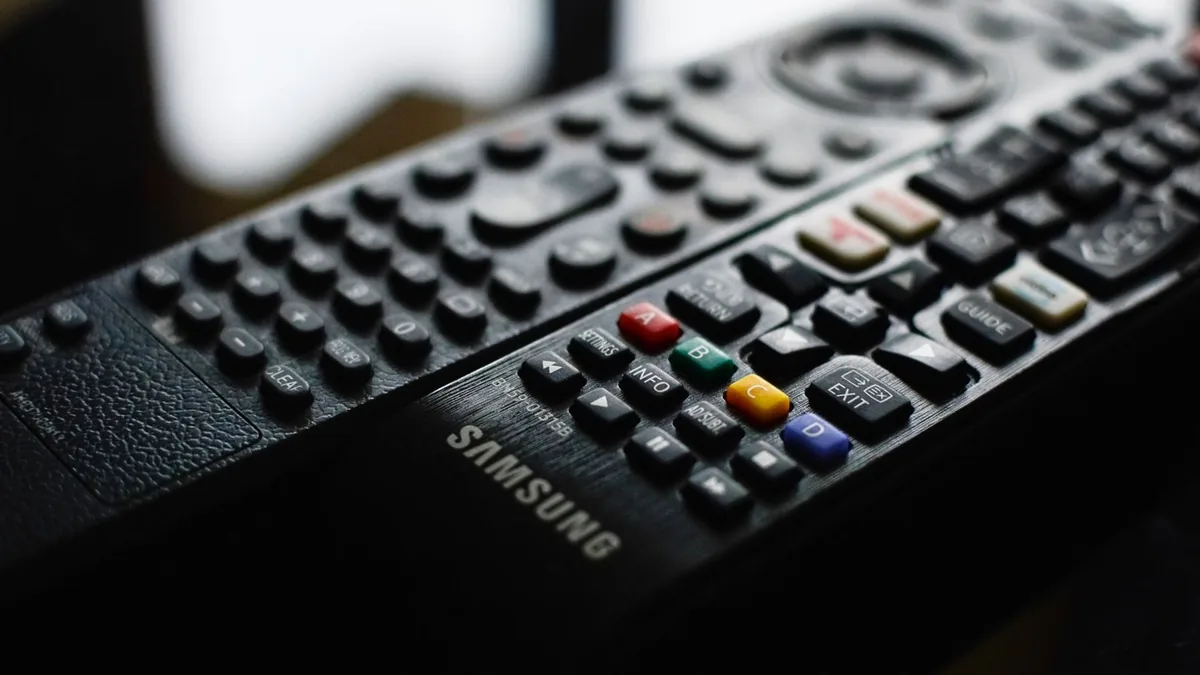 Kumanda kızılötesi ışığı telefon kamerasında görünür