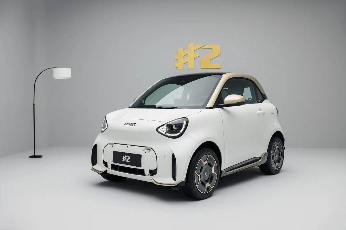 Fortwo'nun Varisi Smart #2 Tanıtıldı: 290 km Menzil 3 Smart #2 Couture Edition beyaz mat gövde ve altın tavan