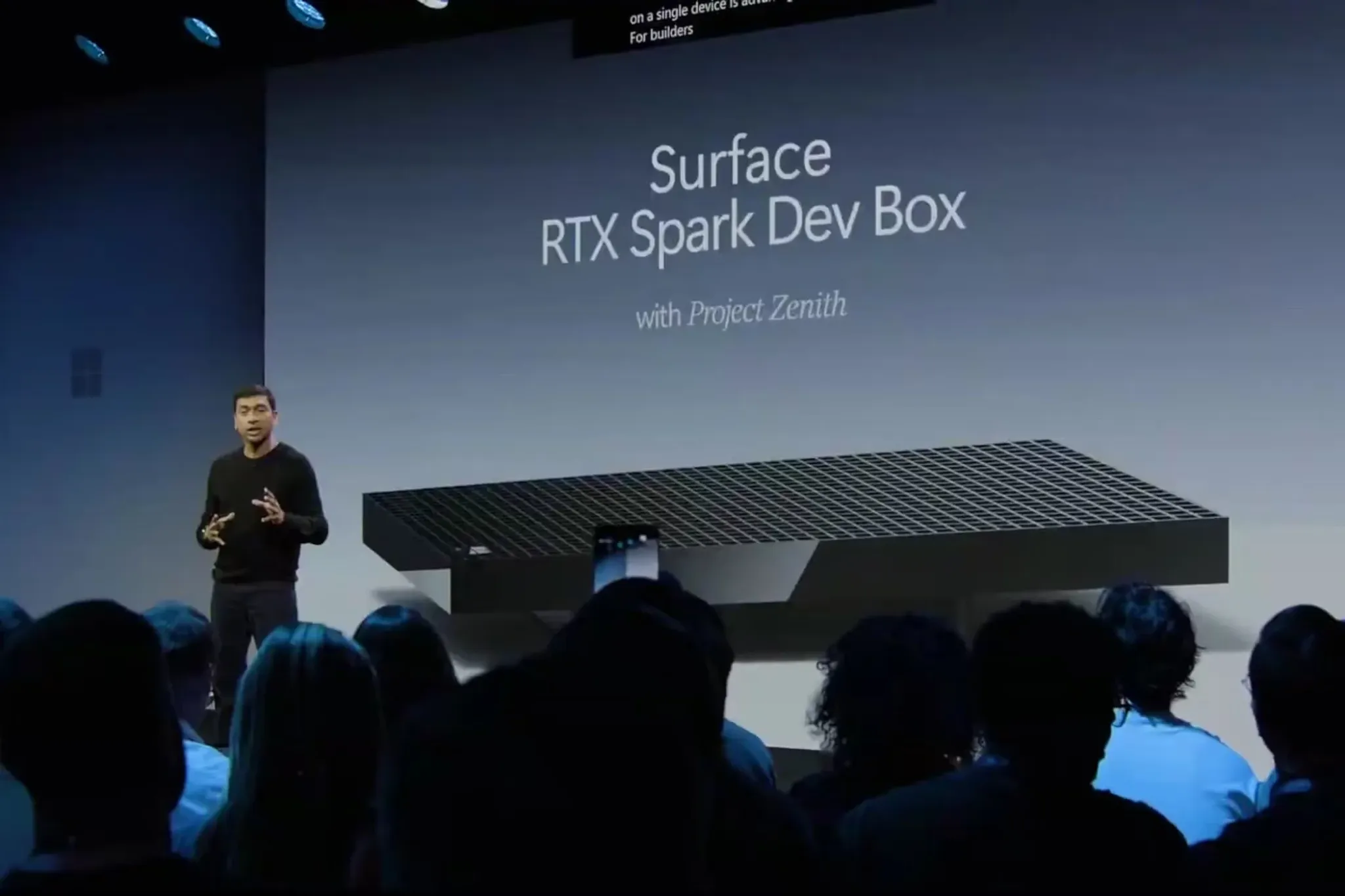 Surface RTX Spark Dev Box Fiyatı Ve Özellikleri Açıklandı 2 Microsoft, NVIDIA RTX Spark işlemcili Surface RTX Spark Dev Box’ı ABD’de 5.999 dolardan ön siparişe açtı. 128 GB birleşik belleğe sahip,