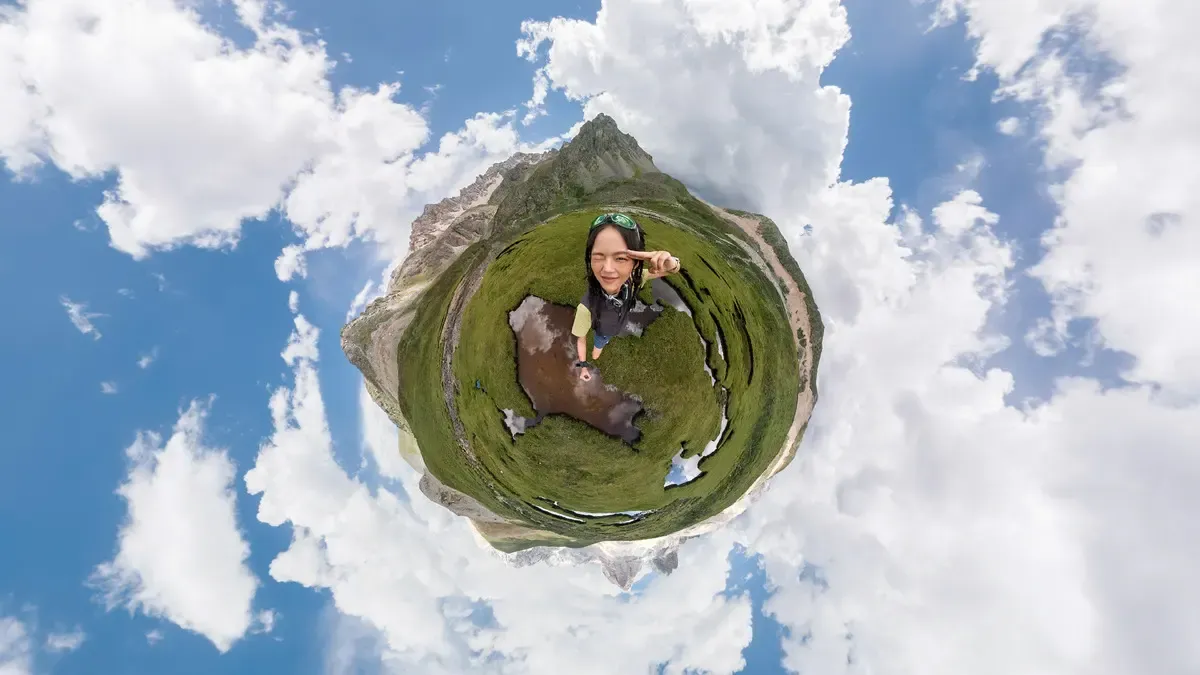 Insta360 X6’nın 8K 50 fps 360 derece video, 120 megapiksel fotoğraf, 64 GB dahili depolama ve 20 metre suya dayanıklılık özelliklerini inceleyin.