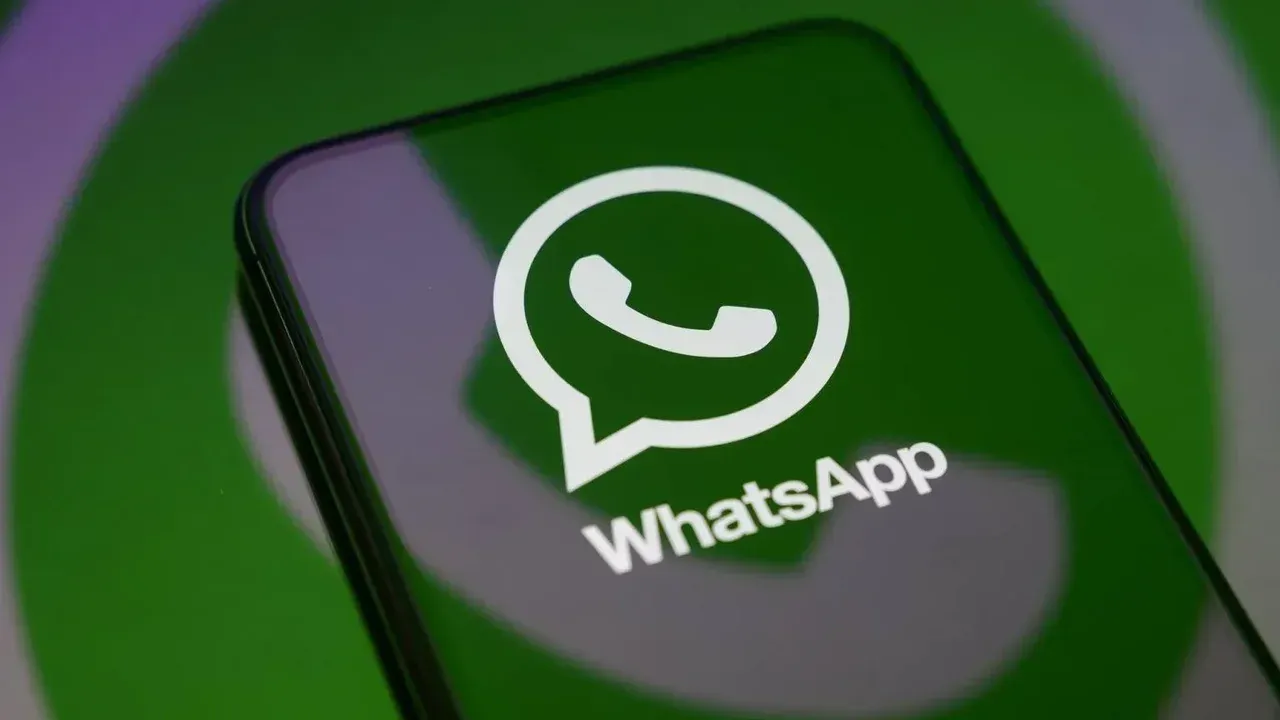 WhatsApp’ın Android Tasarımı Değişebilir 4 WhatsApp’ın Android uygulamasında alt gezinme çubuğu için yeni bir tasarım geliştiriliyor.