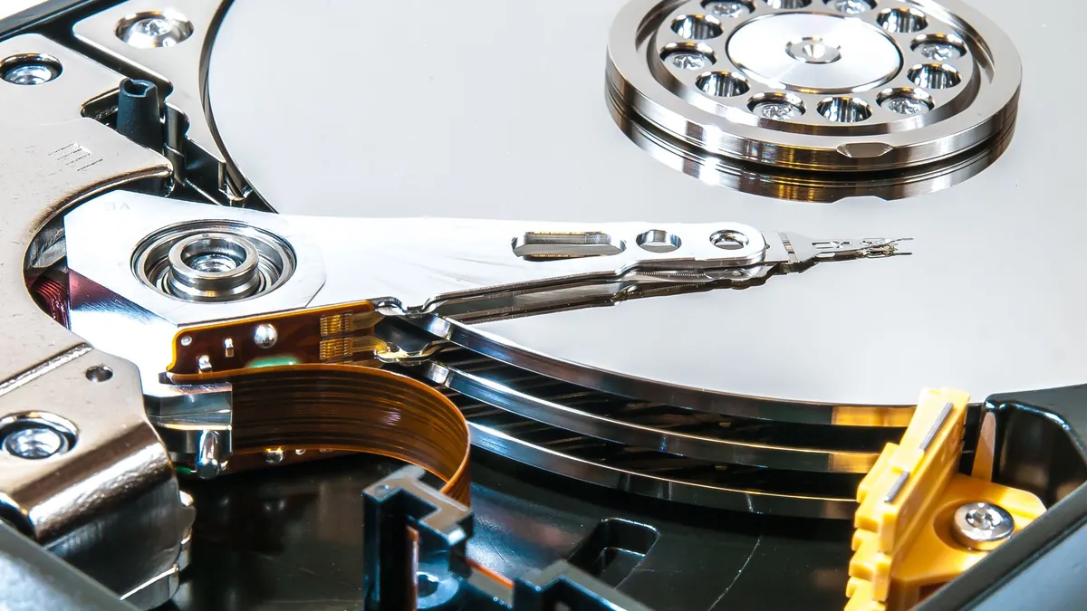 Windows C sürücüsü harfini alan sabit disk yakın çekim