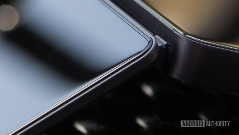 ZTE'nin yeni çift ekranlı telefonu