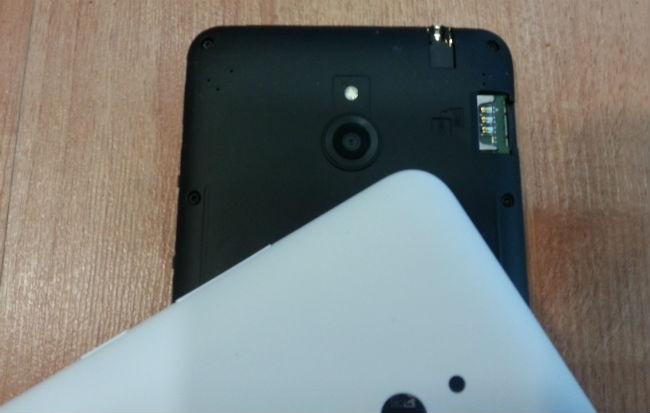 Nokia Lumia 1320 arka